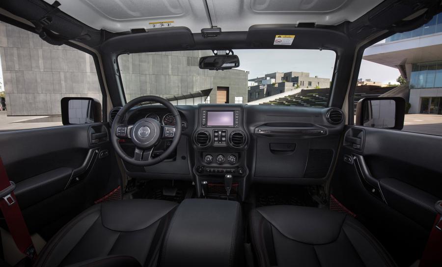 Торпедо Jeep Wrangler Unlimited Rubicon Recon (JK) 2017 года  (CN) (фото 8 из 8)